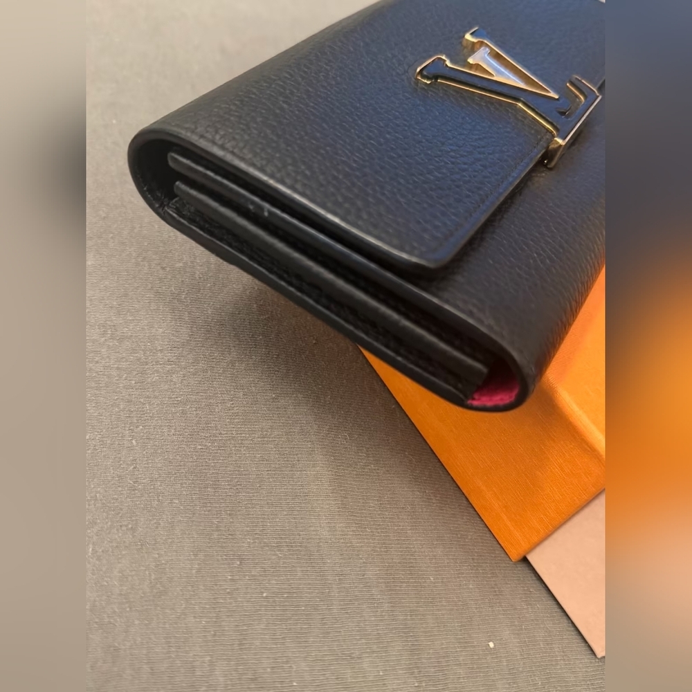 Louis Vuitton Capucines Wallet - Picture 4 of 8
